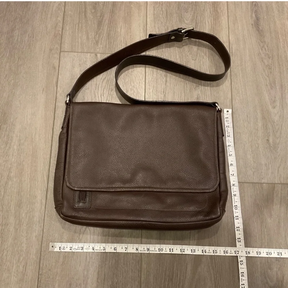 BARNEYS NEW YORK COLLECTION Brown Soft Leather Messenger Bag Made in Italy